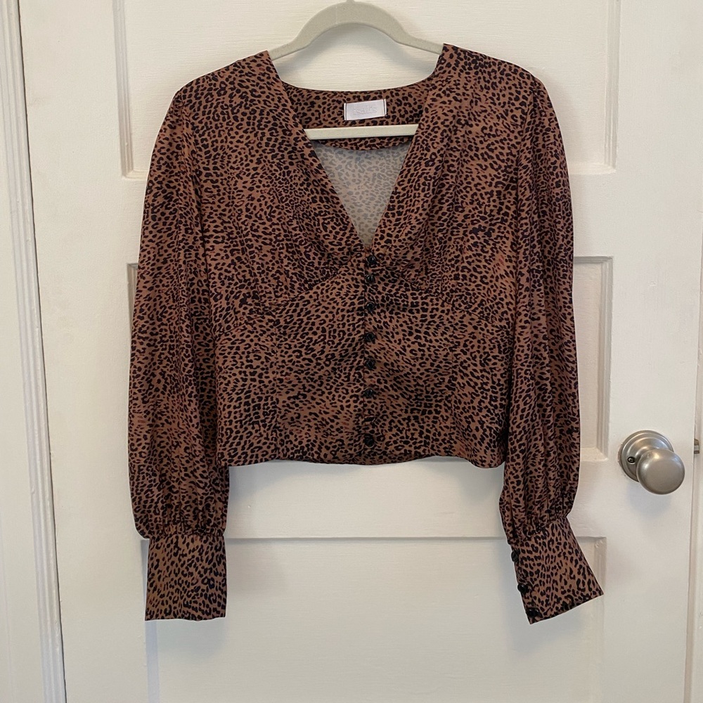 Long sleeve cheetah print top